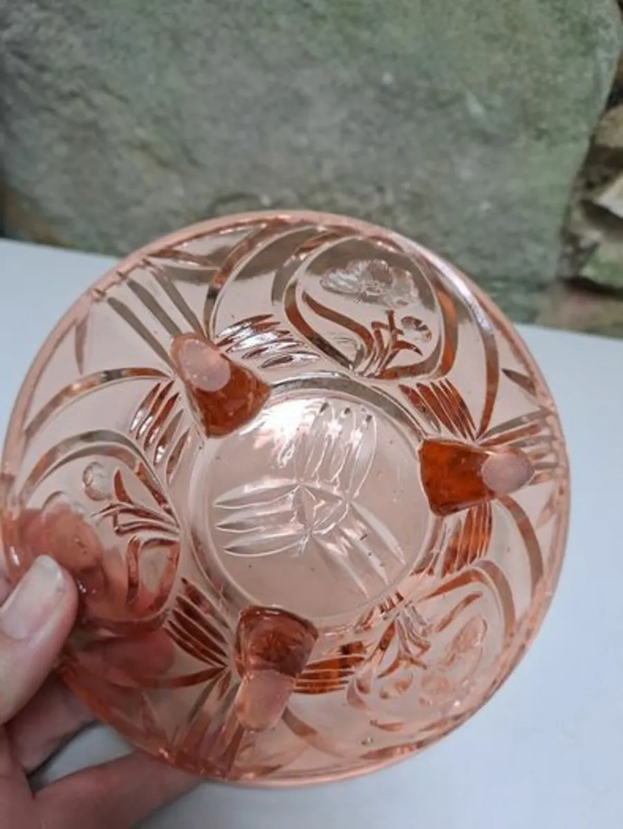 Vintage pink glass bowl - Image 3