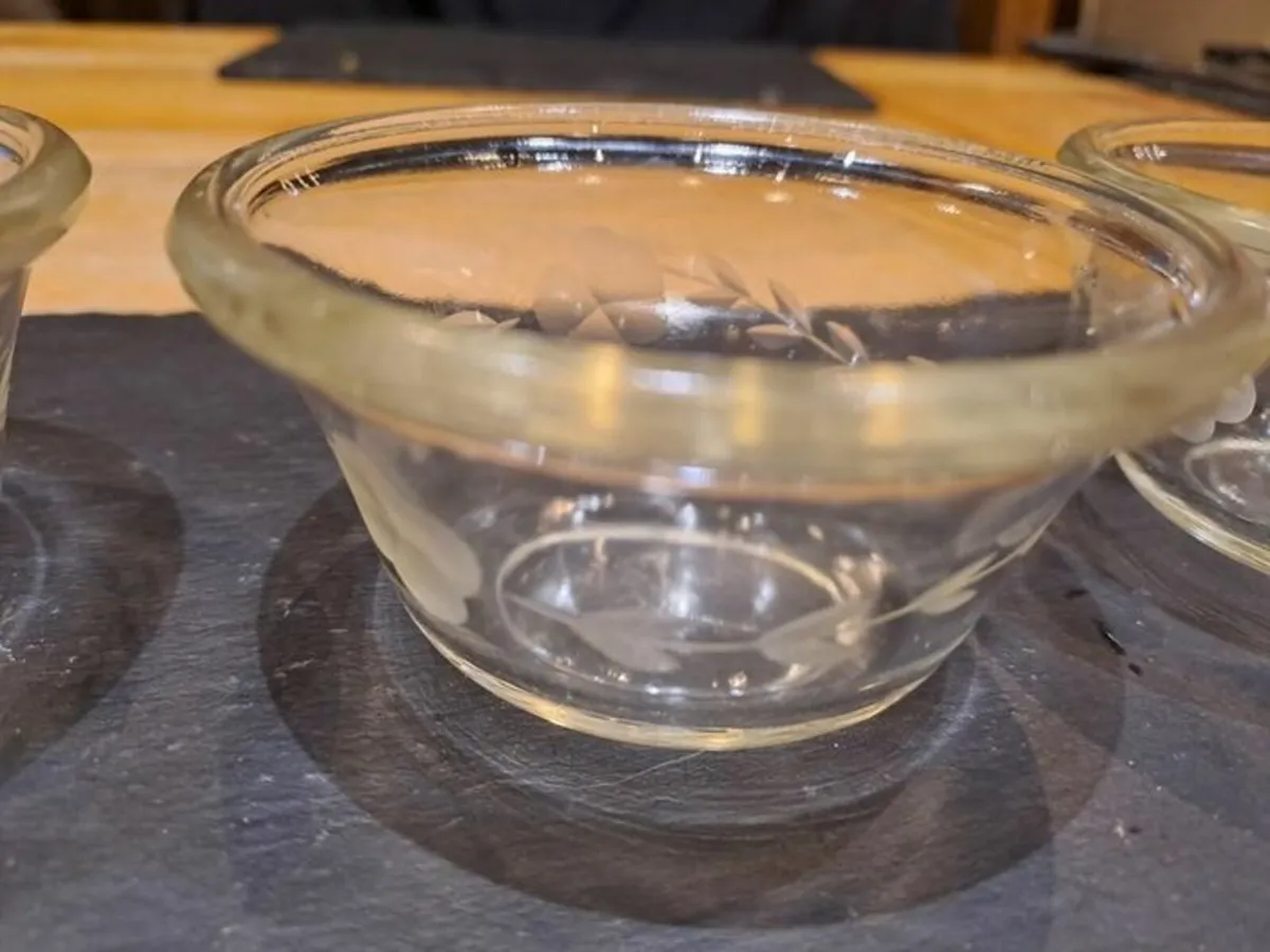3 Pyrex serving bowls small - Image 3