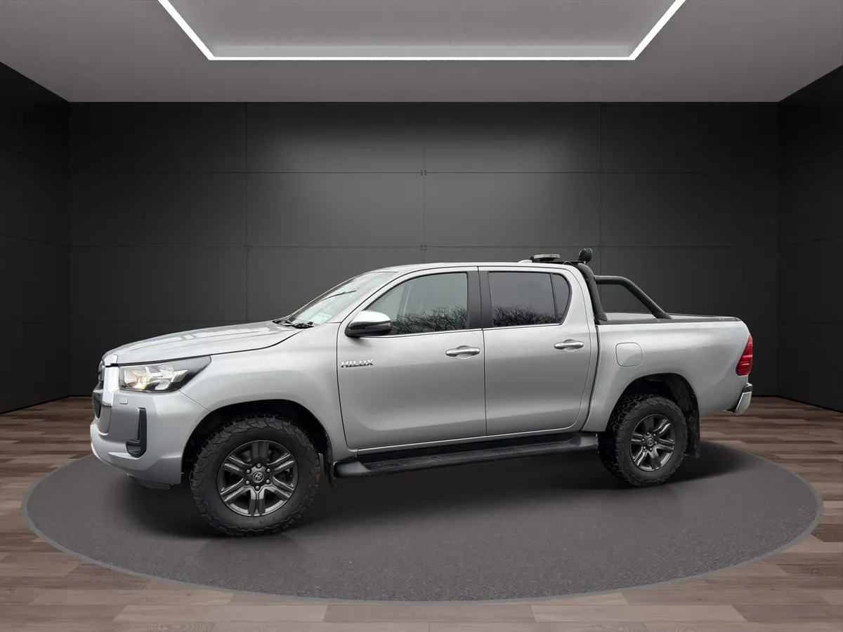 2022 Toyota Hilux - Image 1