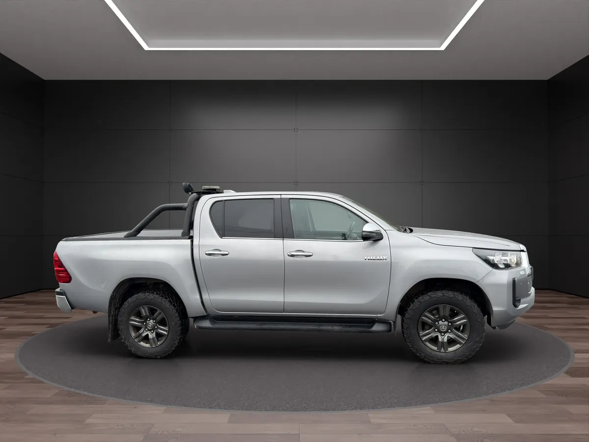 2022 Toyota Hilux - Image 2