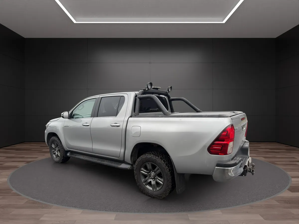 2022 Toyota Hilux - Image 4