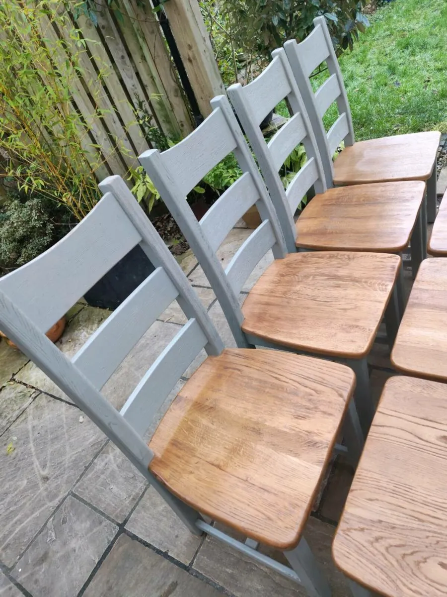 8 oak chairs - Image 4