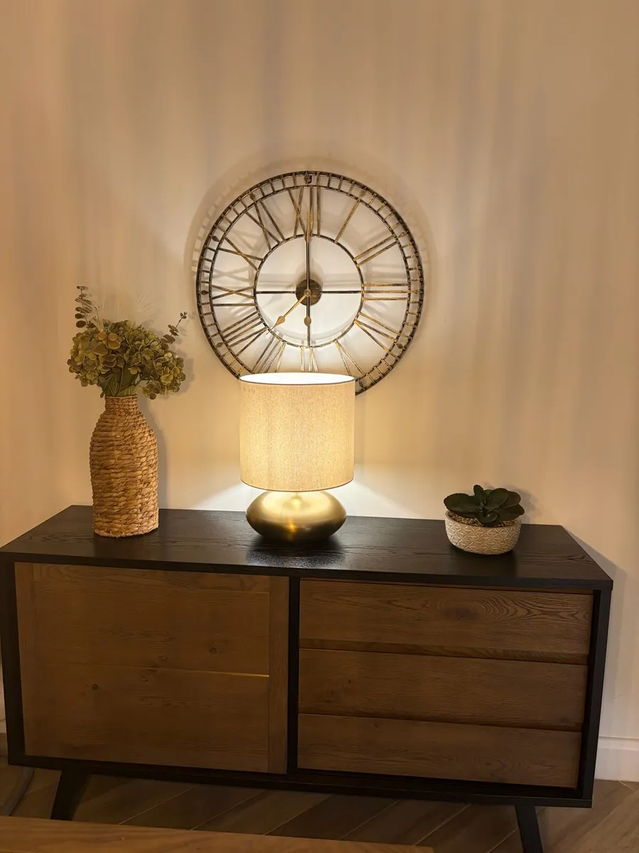 Extendable dining table & matching sideboard - Image 4