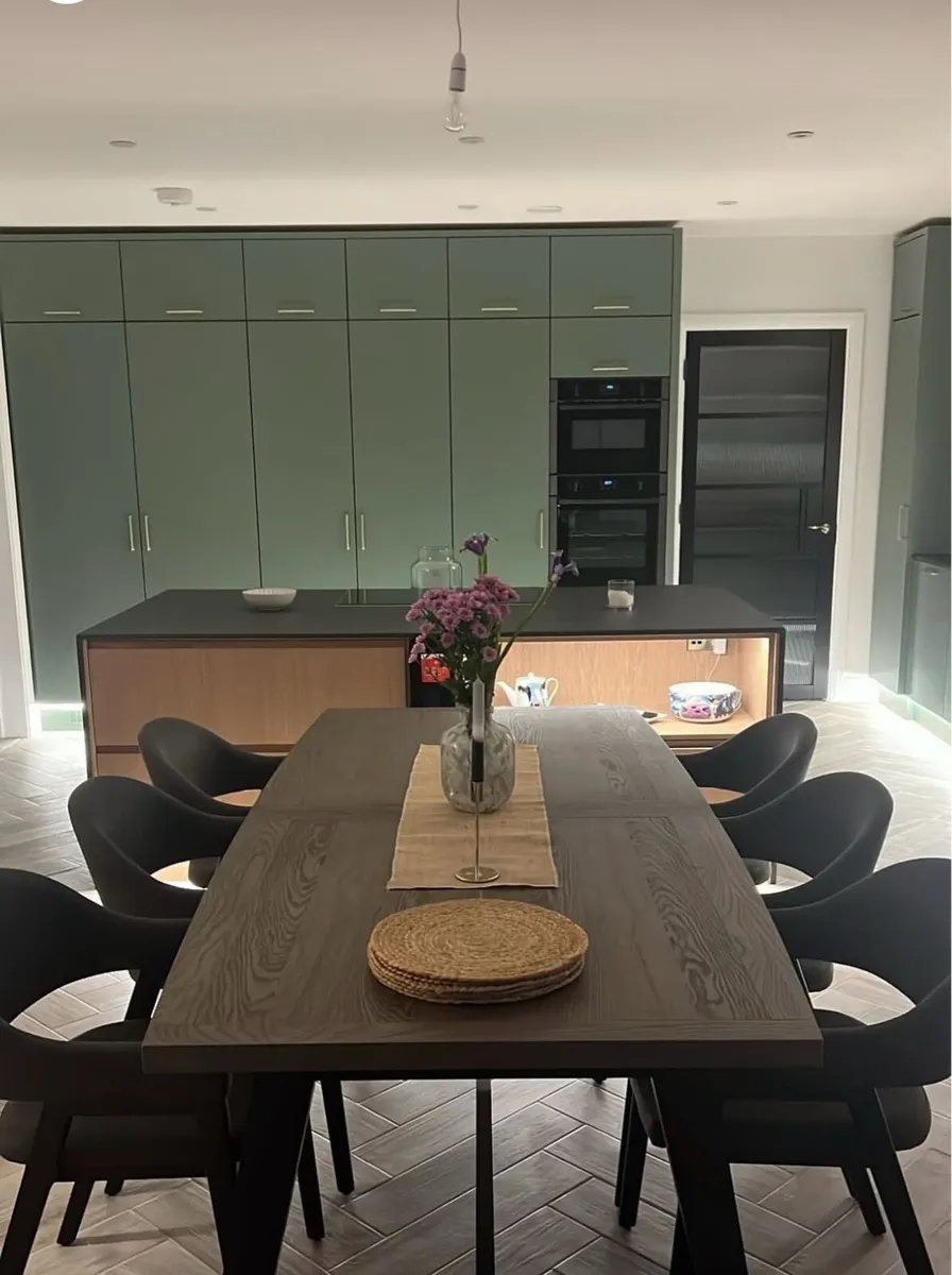 Extendable dining table & matching sideboard - Image 1