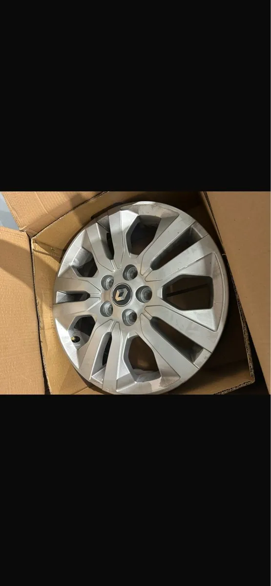 Genuine Renault alloys - Image 1