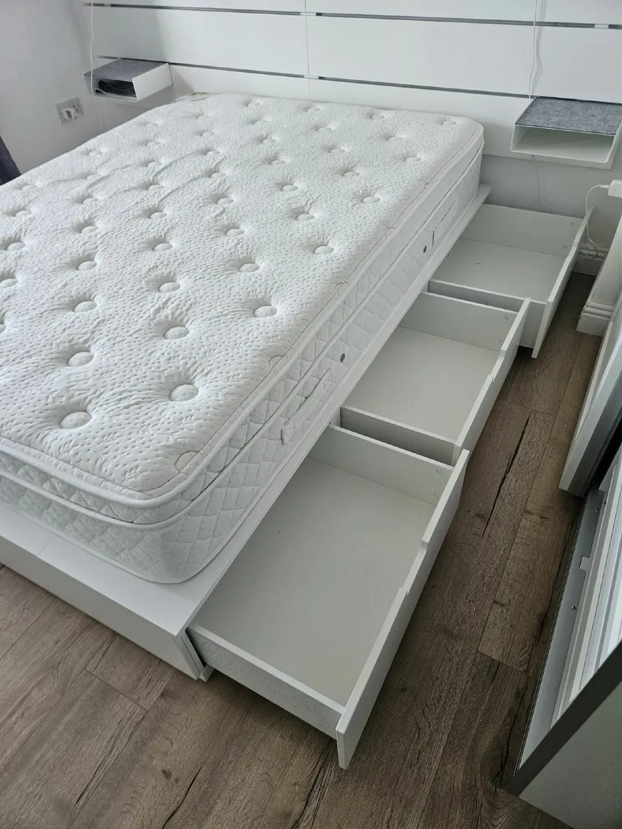 Double Bed - Image 2