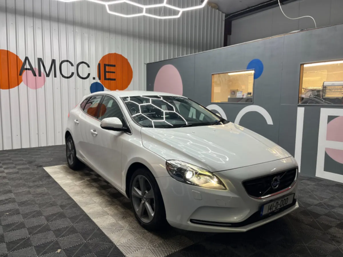 Volvo V40 €10950! 2014 VOLVO V40 1.6 AUTOMATIC / C - Image 1