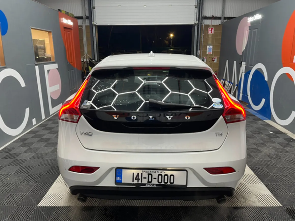 Volvo V40 €10950! 2014 VOLVO V40 1.6 AUTOMATIC / C - Image 3