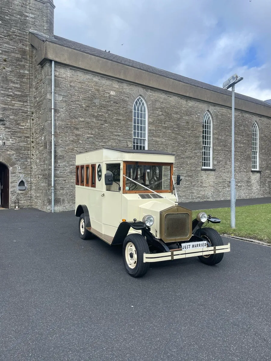 Asquith Vintage Bus - Image 2