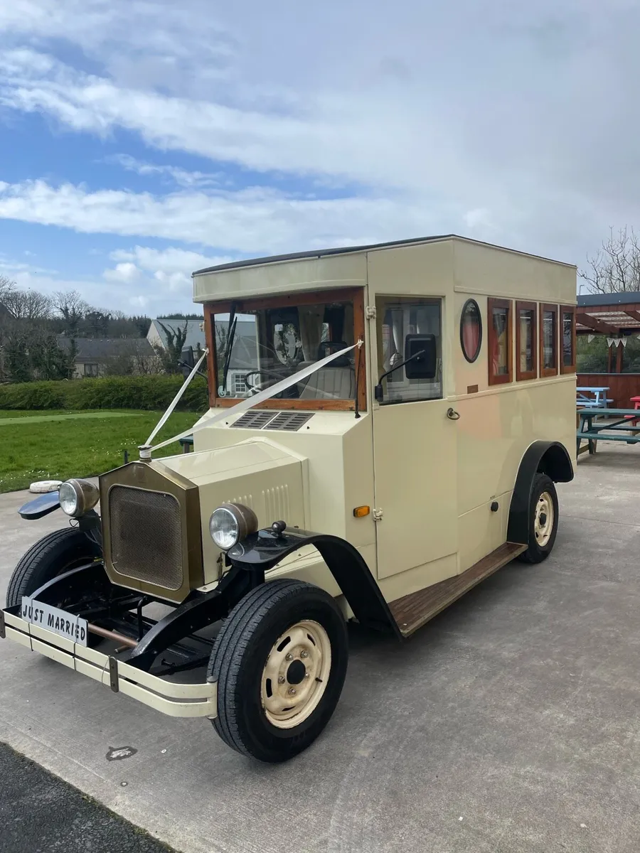 Asquith Vintage Bus - Image 3