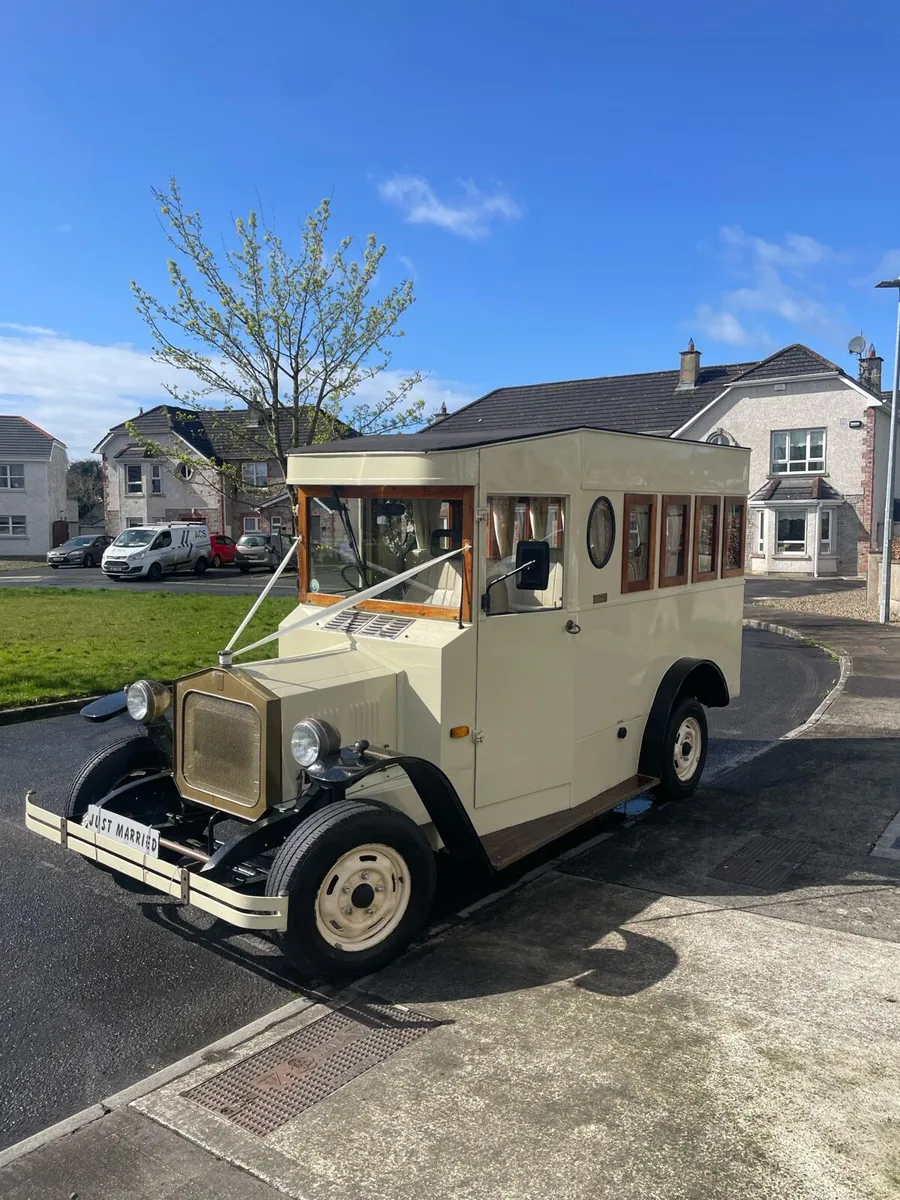 Asquith Vintage Bus - Image 4
