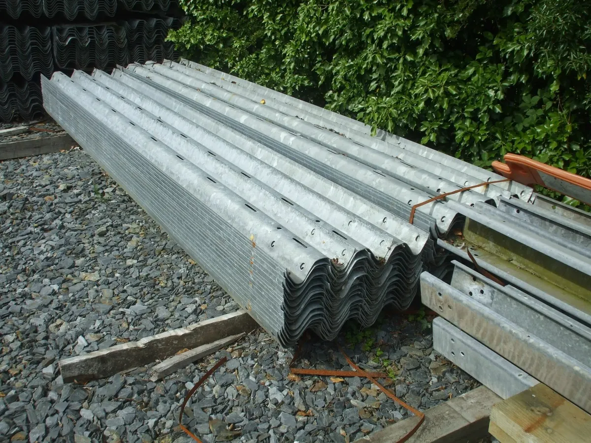 crash barrier  new and used - Image 2