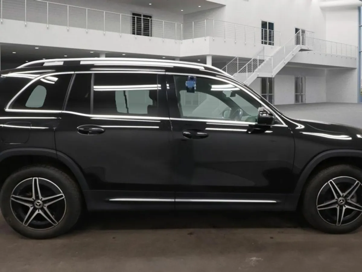 Mercedes-Benz EQB 300 AMG-LINE 4MATIC 66KWH ** COM - Image 2