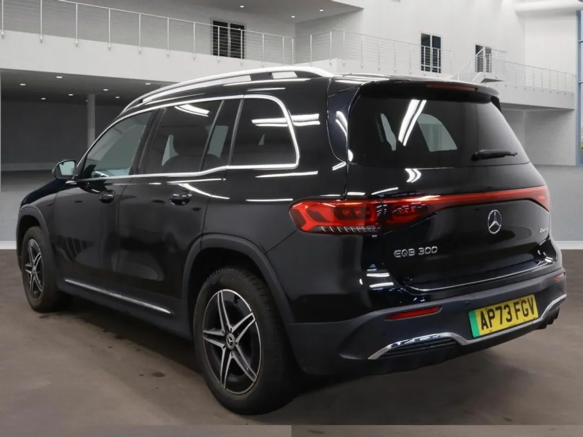 Mercedes-Benz EQB 300 AMG-LINE 4MATIC 66KWH ** COM - Image 4