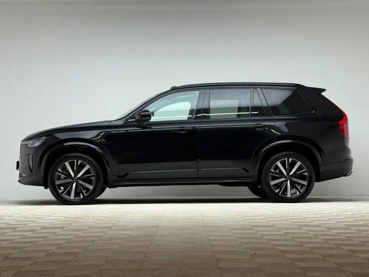 Volvo XC90 PLUS T8 PHEV AWD AUTO *7 SEATER* - Image 4