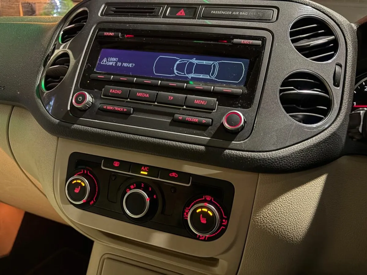 Volkswagen Tiguan 2.0 TDI 140 Sport - Beige Leathe - Image 4