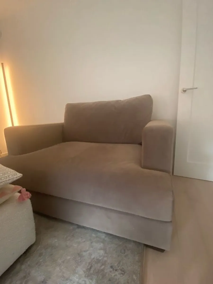 Snuggler/ sofa - Image 4