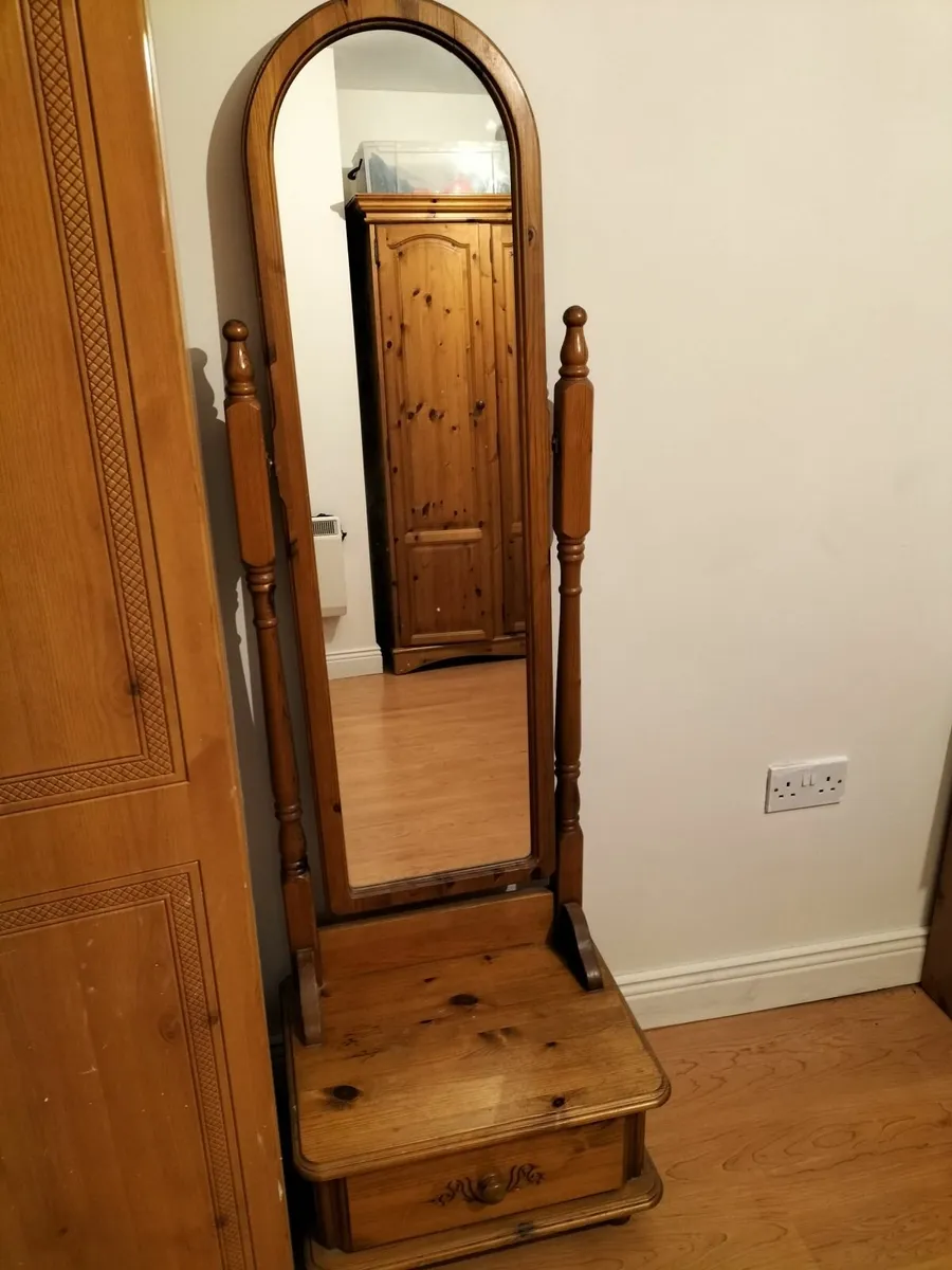 Wardrobes and Mirror set - Image 3