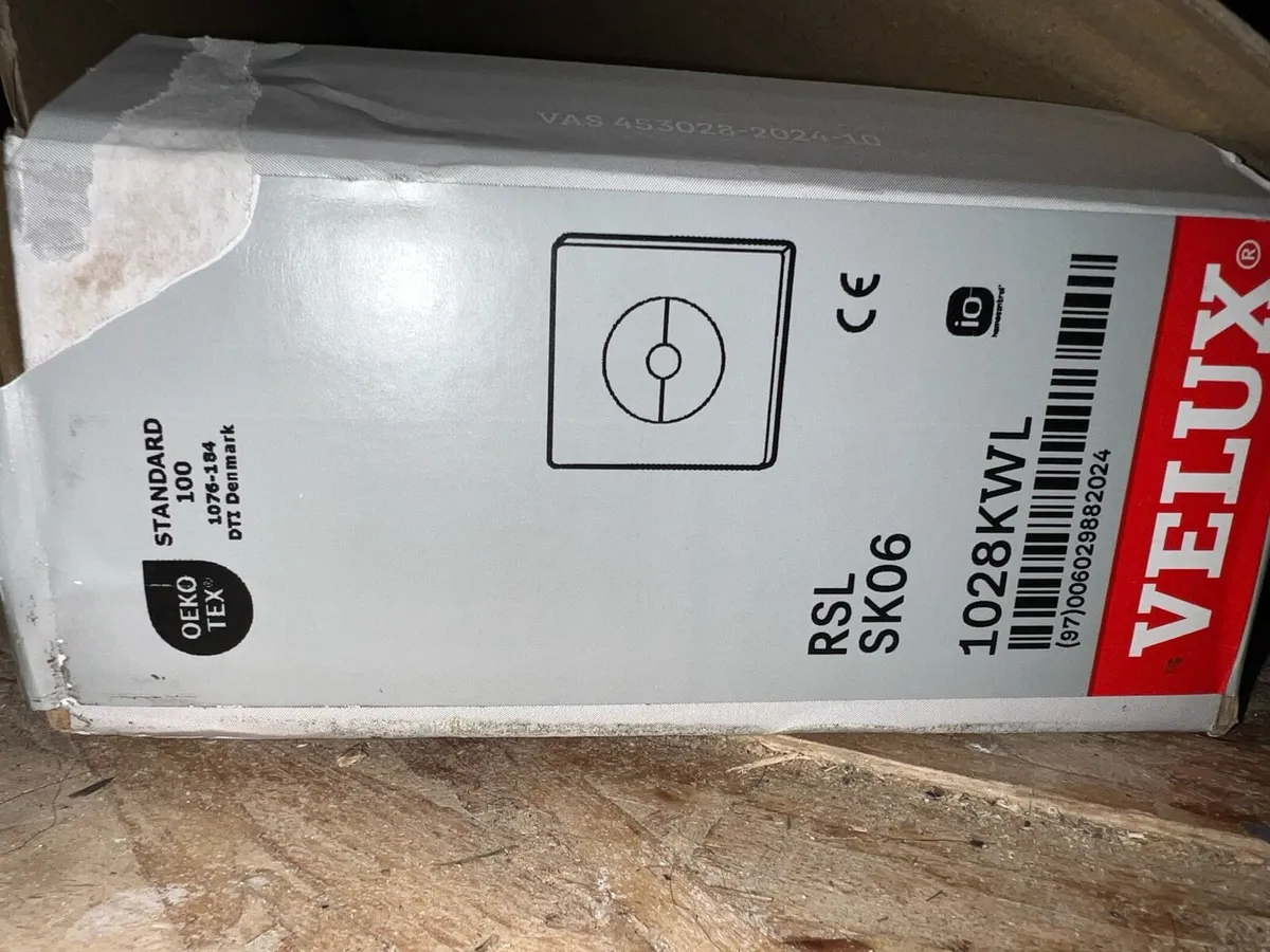 Velux solar powered blind - Image 1