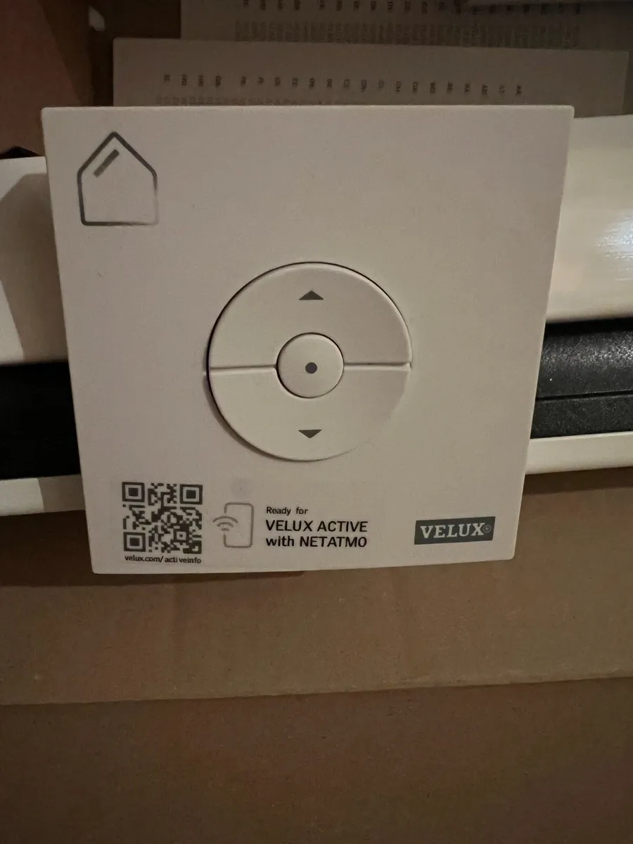 Velux solar powered blind - Image 4