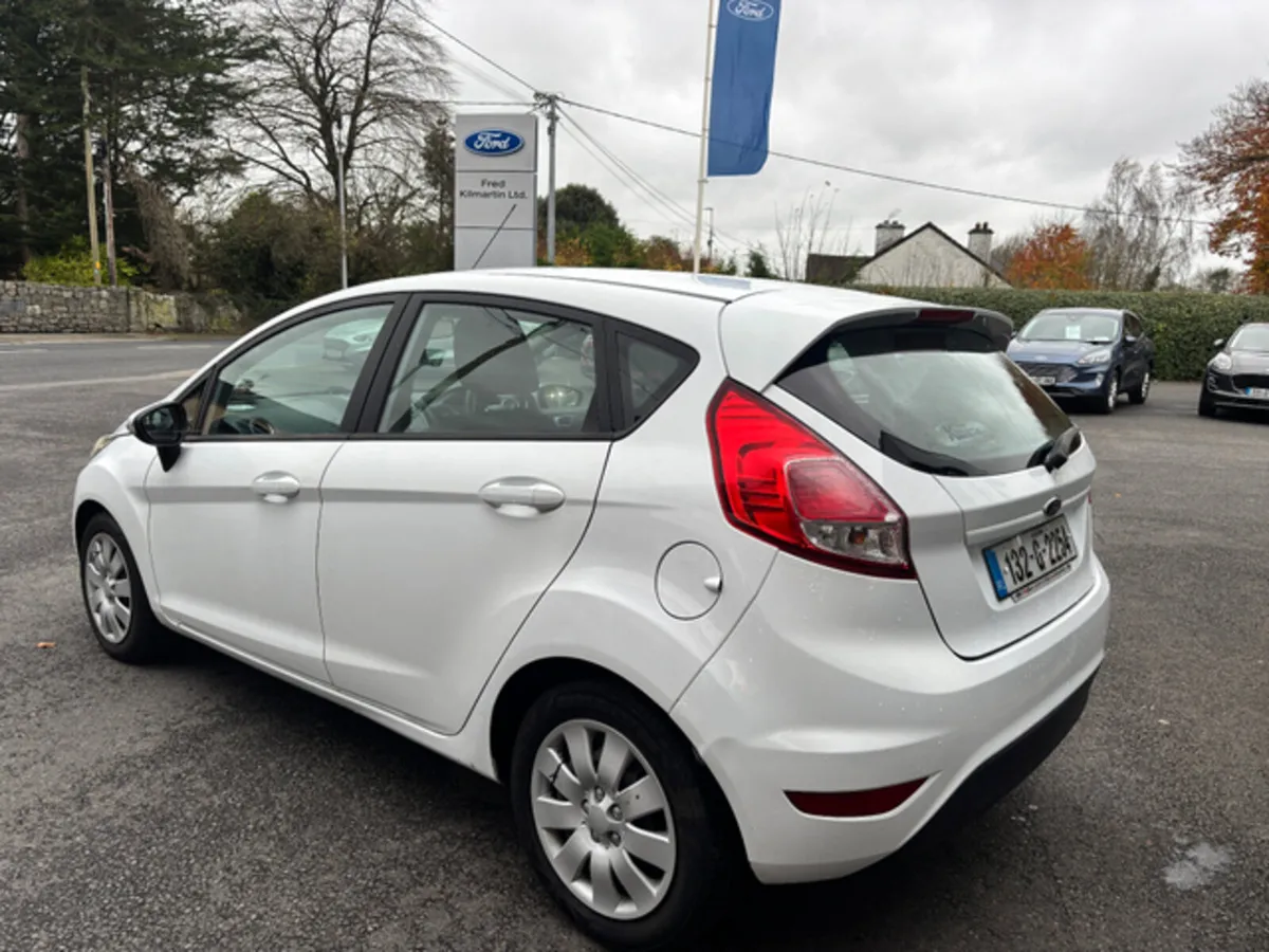 Ford Fiesta 1.25 STYLE 60BHP 5DR ARGENTO - Image 3