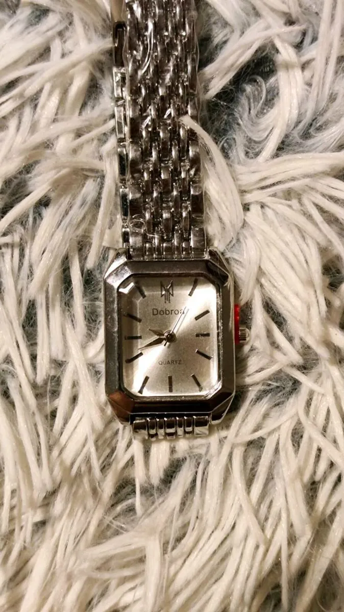 Timeless Elegance Quartz Wristwatch - Image 1