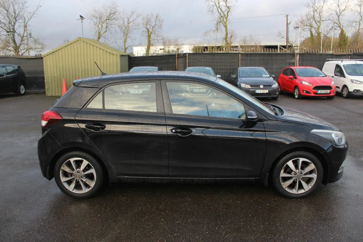 Hyundai i20 1.2 SE (Deluxe) - Image 3