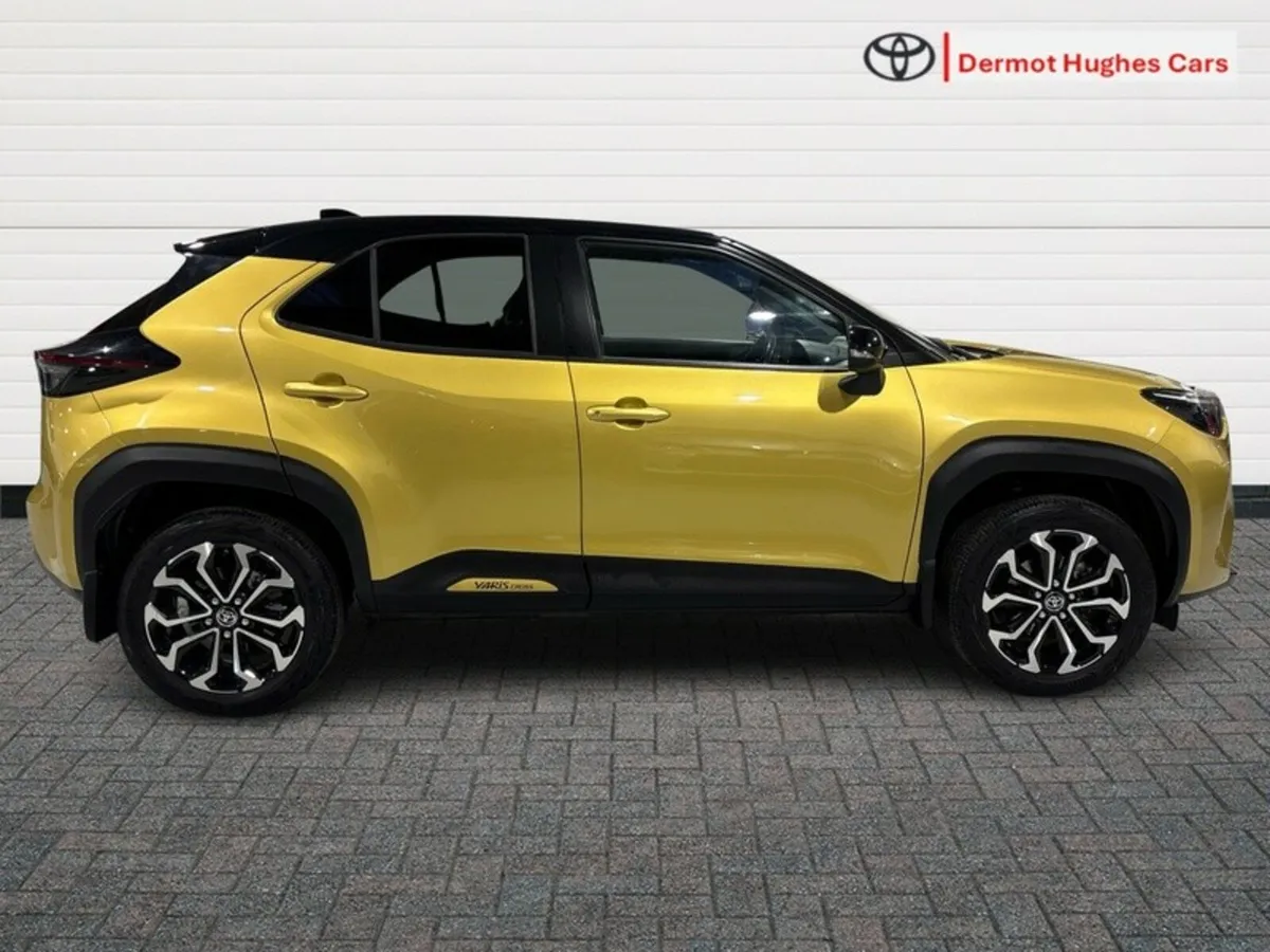 Toyota Yaris Cross LUNA SPORT BI-TONE HYBRID AUTO - Image 3