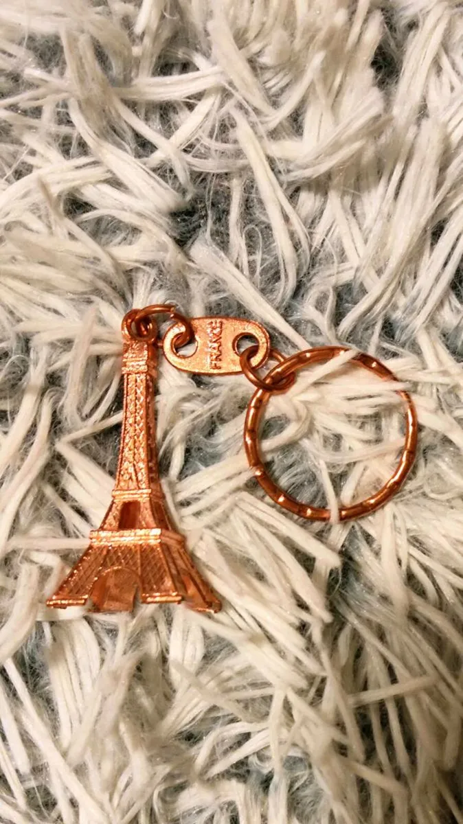 Paris in Your Pocket — Eiffel Tower Keychain - Image 1