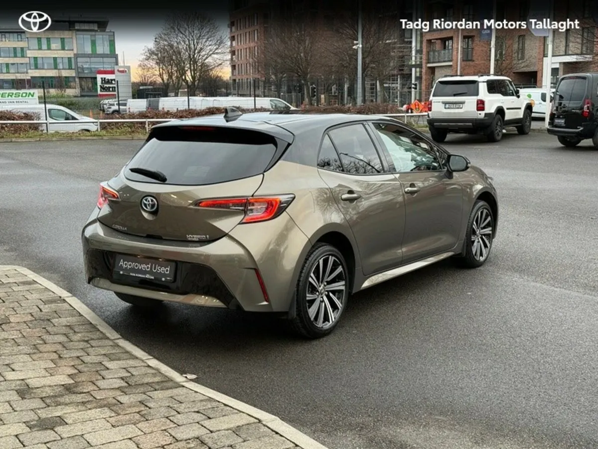 Toyota Corolla HYBRID L/SPORT HB - Image 2