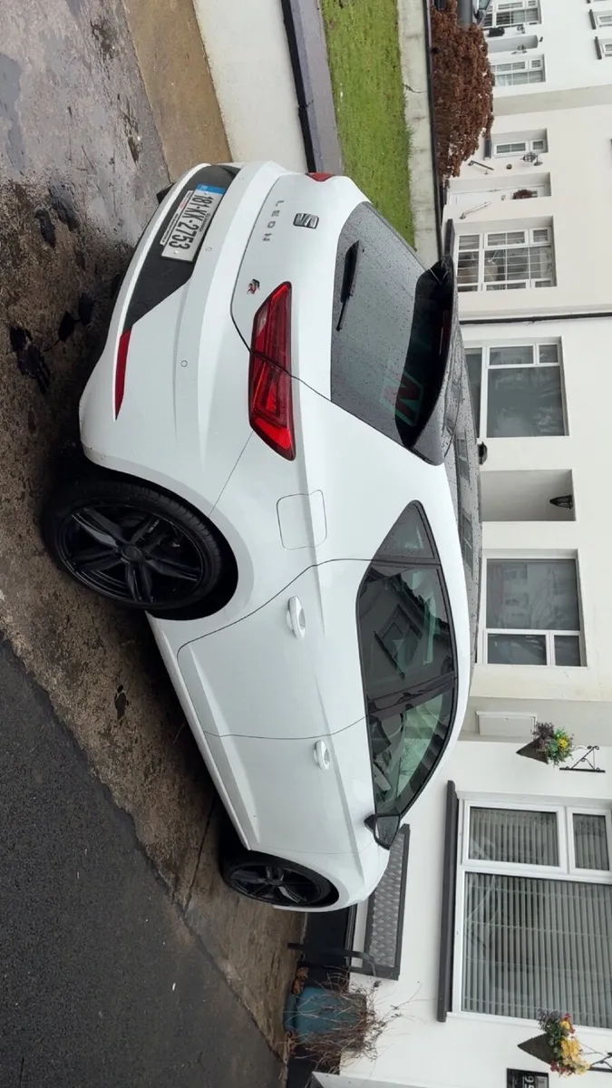 SEAT LEON FR 2018 LOW KMS - Image 2