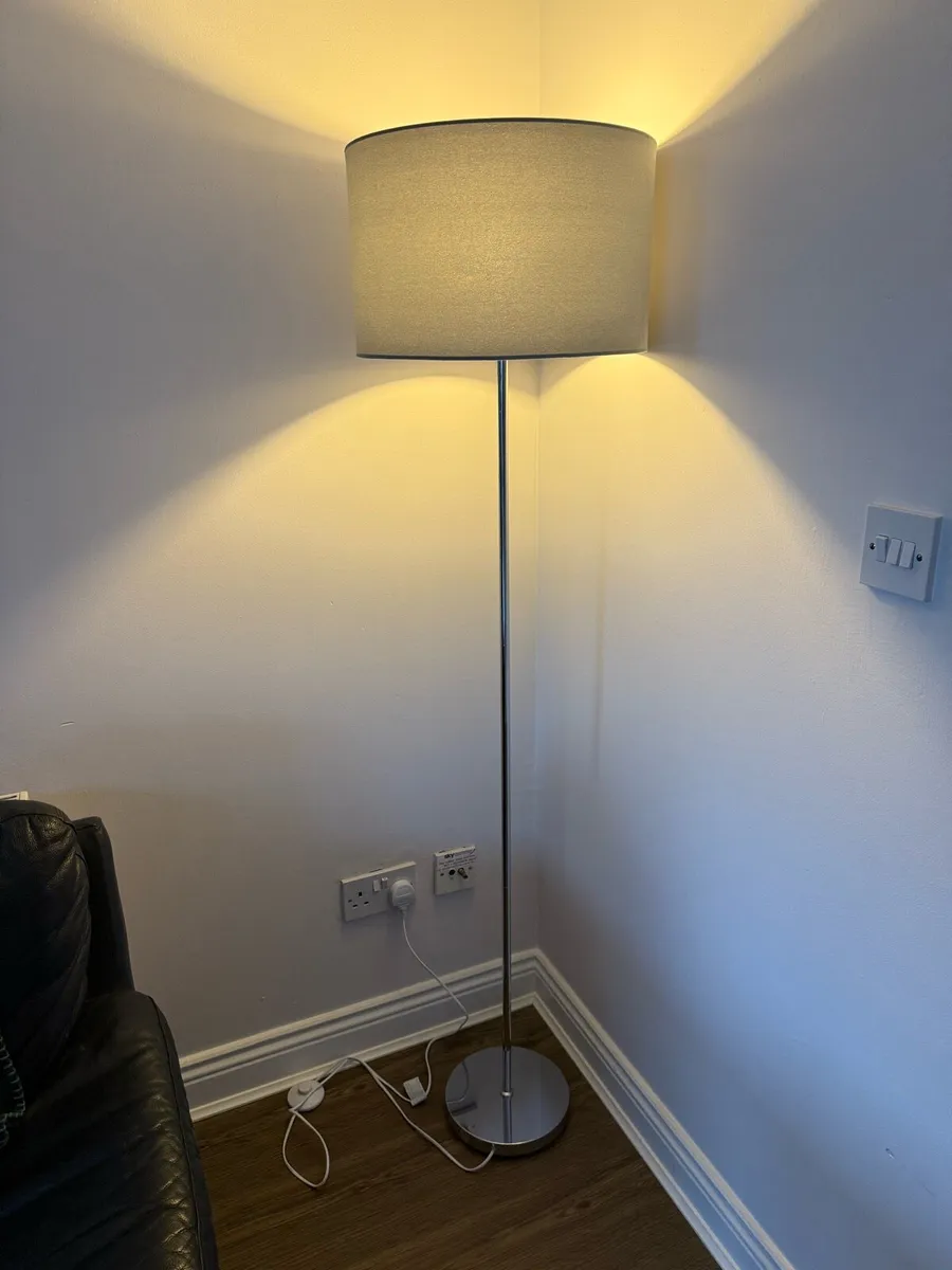 Grey velvet floor lamp, mint condition, like new - Image 2