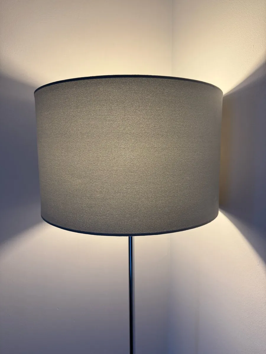 Grey velvet floor lamp, mint condition, like new - Image 3