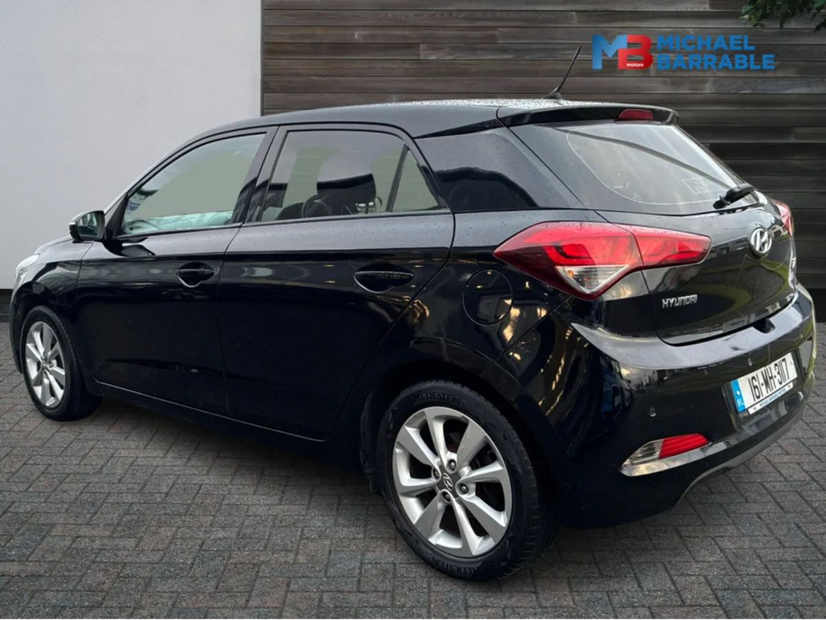 Hyundai i20 DELUXE 5DR - Image 2