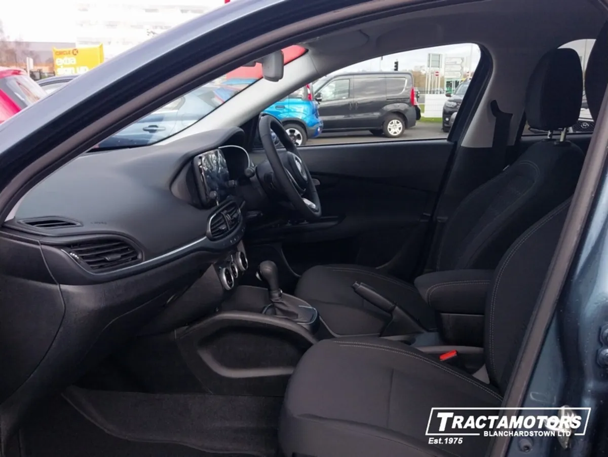 Fiat Tipo CROSS 1.5 MHEV 5DR A - Image 4