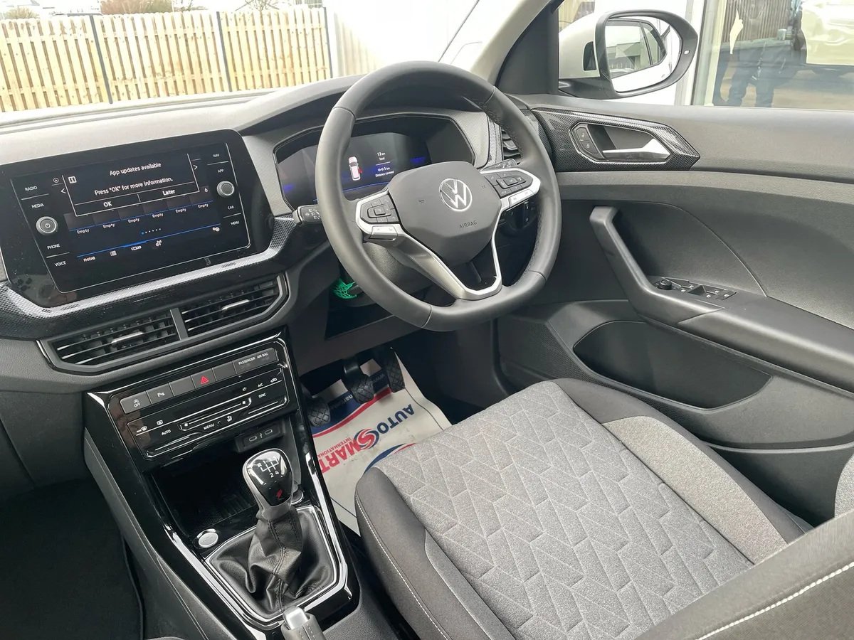 Volkswagen T-Cross Life 1.0 TSI - Image 2