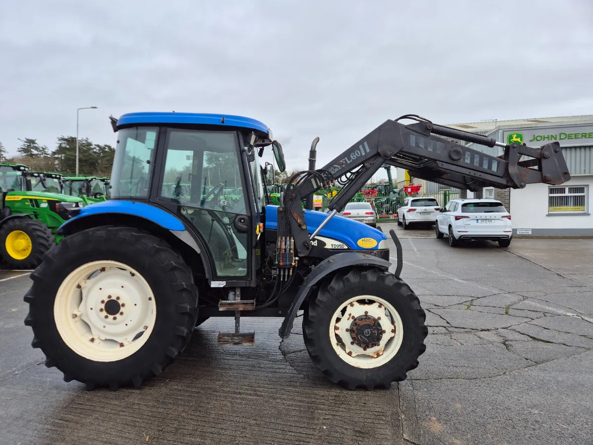 New Holland TD95D 2005 - Image 3