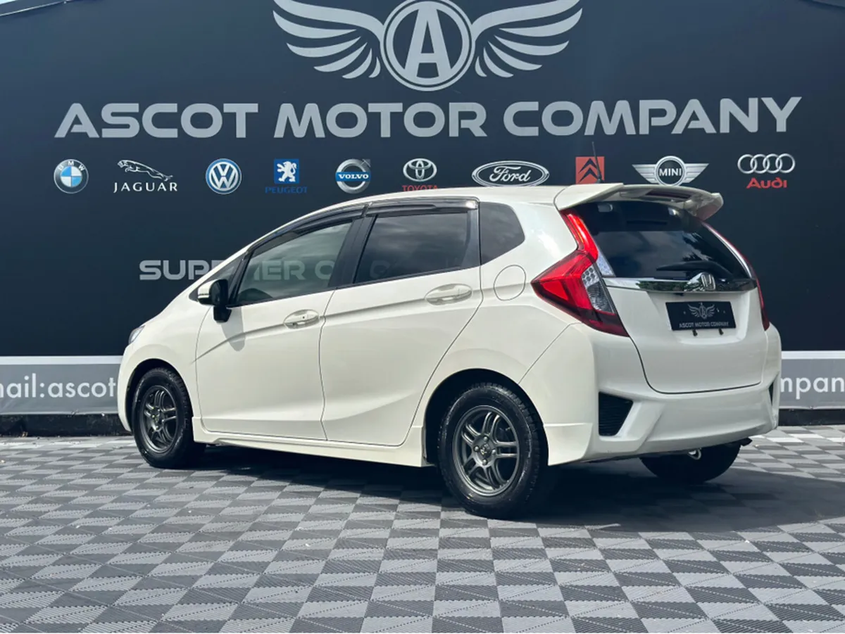 Honda Fit Hybrid - Image 4