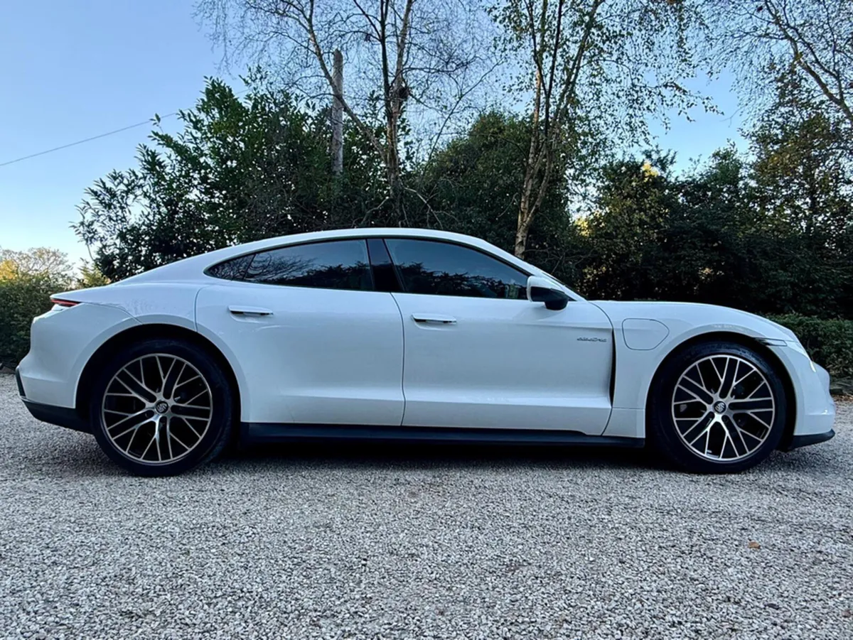 Porsche Taycan 5 SEAT PERFORMANCE BATTERY PLUS - Image 2