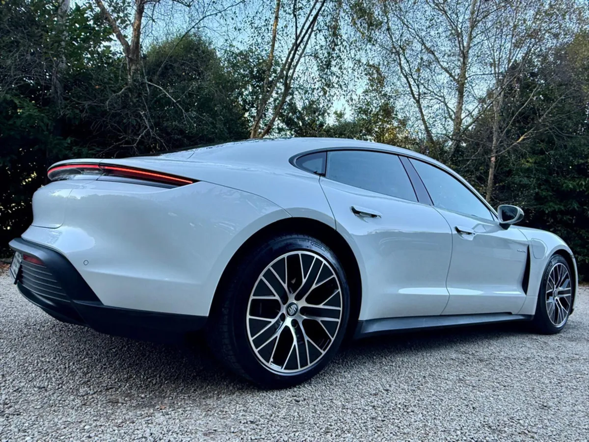 Porsche Taycan 5 SEAT PERFORMANCE BATTERY PLUS - Image 3