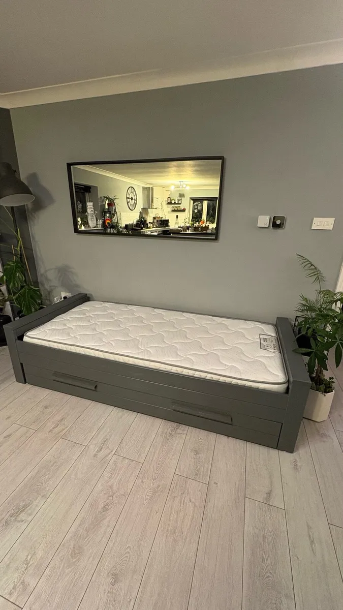 Day bed + mattress + storage - Image 3