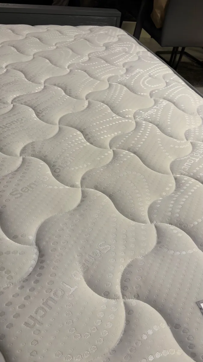 Day bed + mattress + storage - Image 4