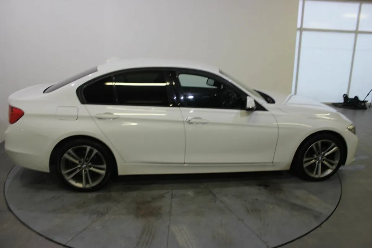BMW 3-Series 318D SPORT - Image 3