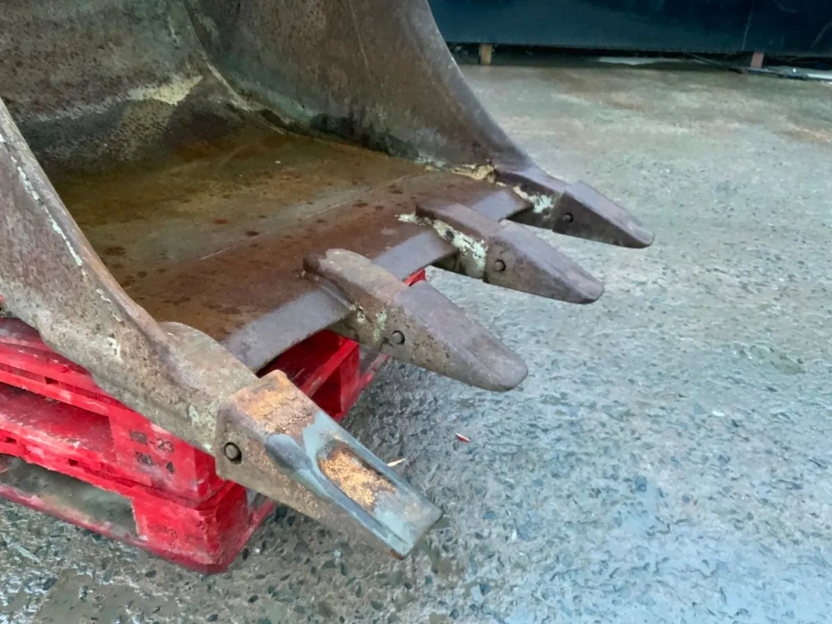 36" DIGGING BUCKET....80m PINS........91s. - Image 2