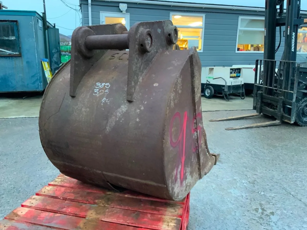 36" DIGGING BUCKET....80m PINS........91s. - Image 3