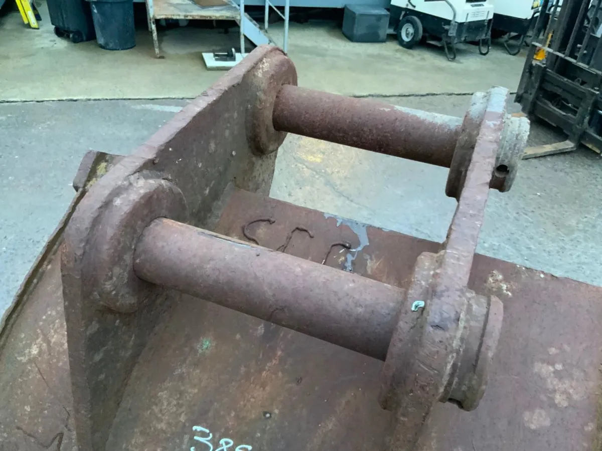 36" DIGGING BUCKET....80m PINS........91s. - Image 4