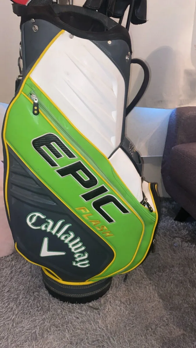 Taylormade stealth 2 golf set and trolley - Image 1