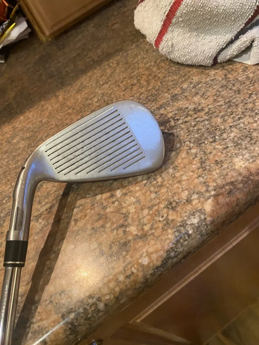 Taylormade stealth 2 golf set and trolley - Image 4