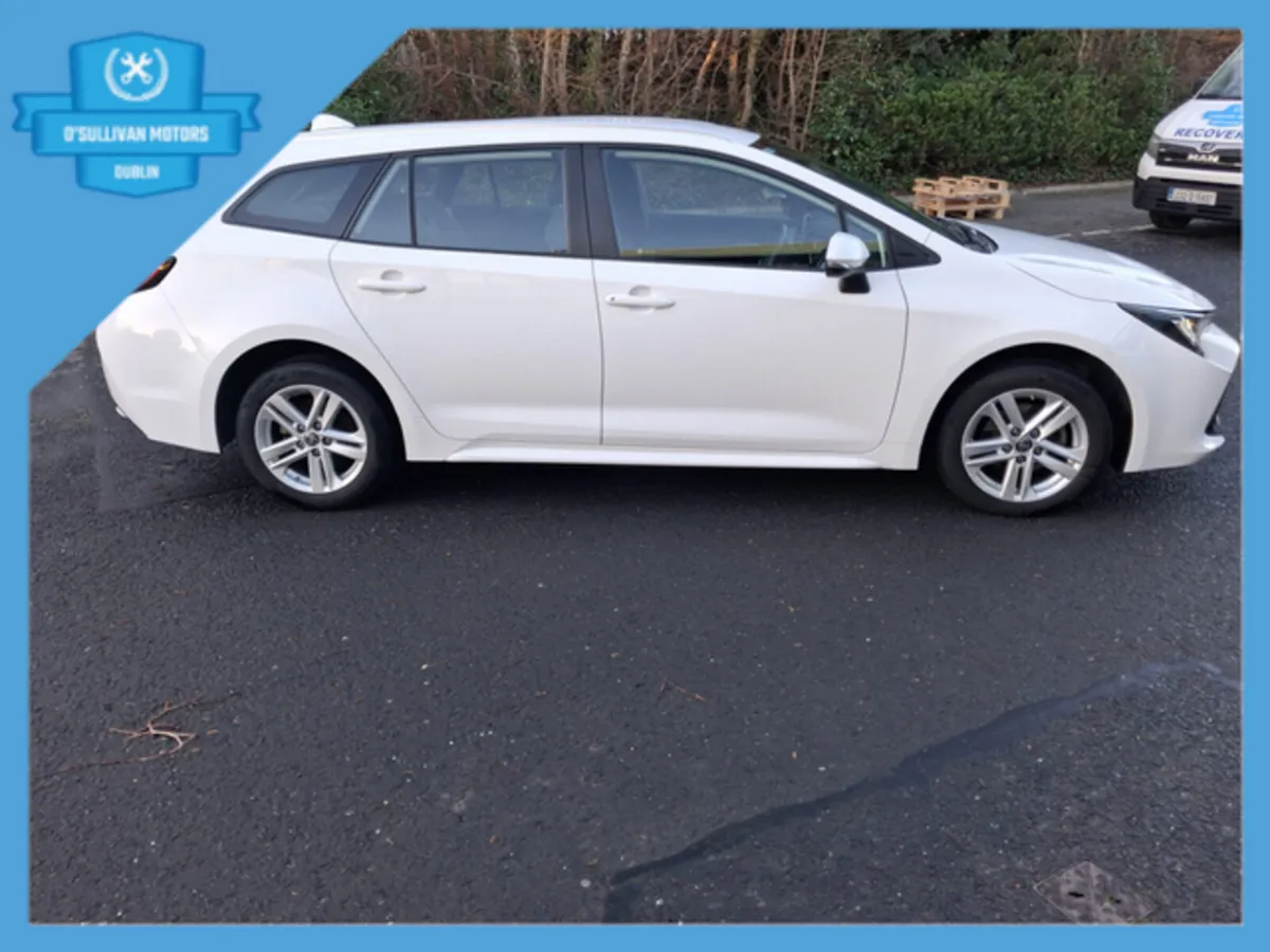 Toyota Corolla LUNA/2022/IRISH CAR/1.8 PETROL HYBR - Image 4