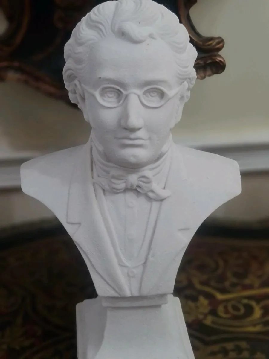 Franz shubert Alabaster bust POSTAGE AVAILABLE - Image 4